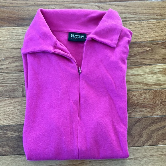 New York & Company Tops - New York & Company short sleeve have zipper top Size small